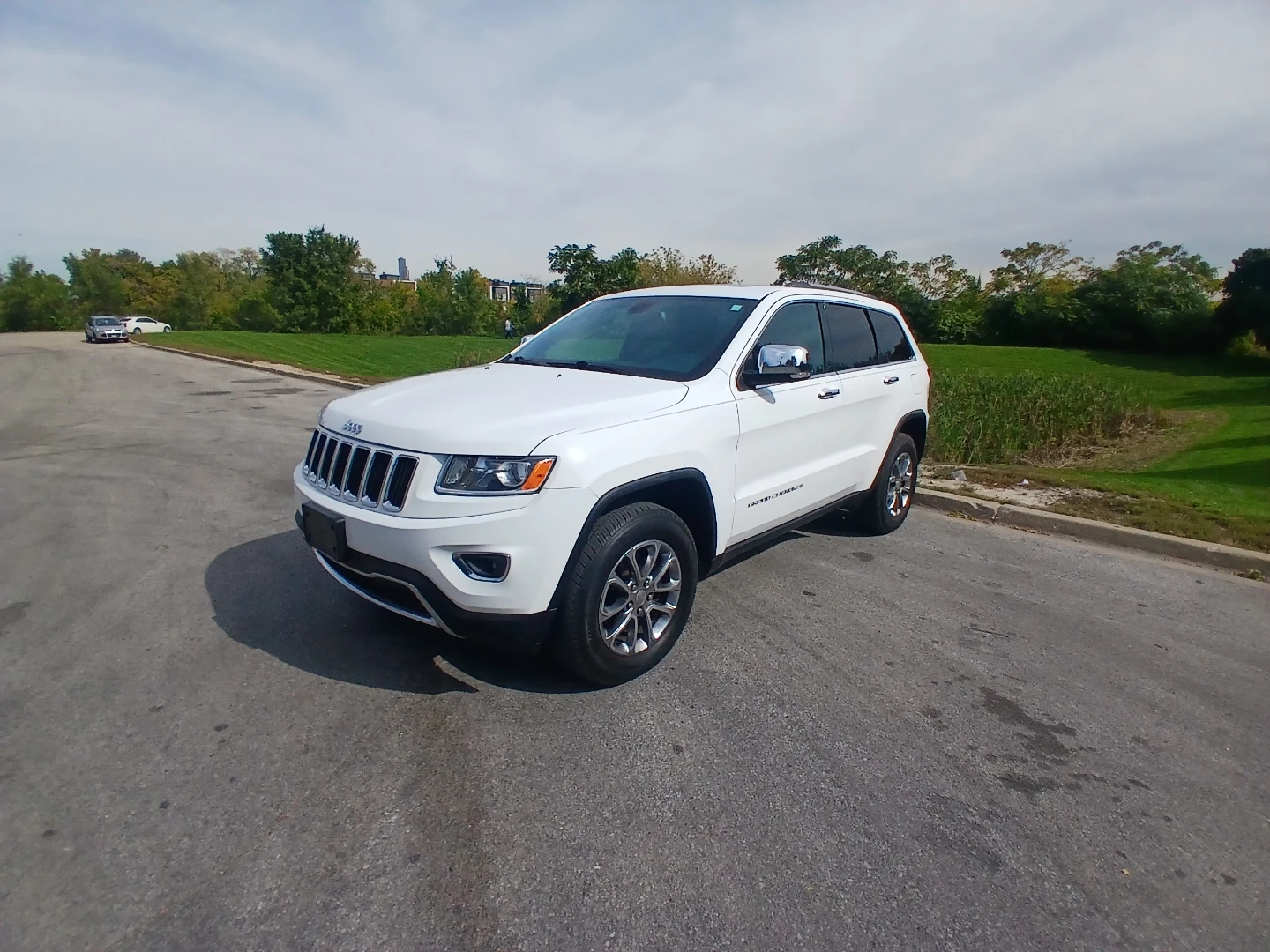 White Jeep Grand Cherokee Limited - photo 2