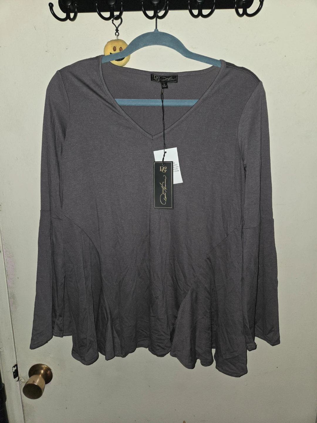 DG2 By Diane Gilman Solid Palette Blouse in a Ladies S