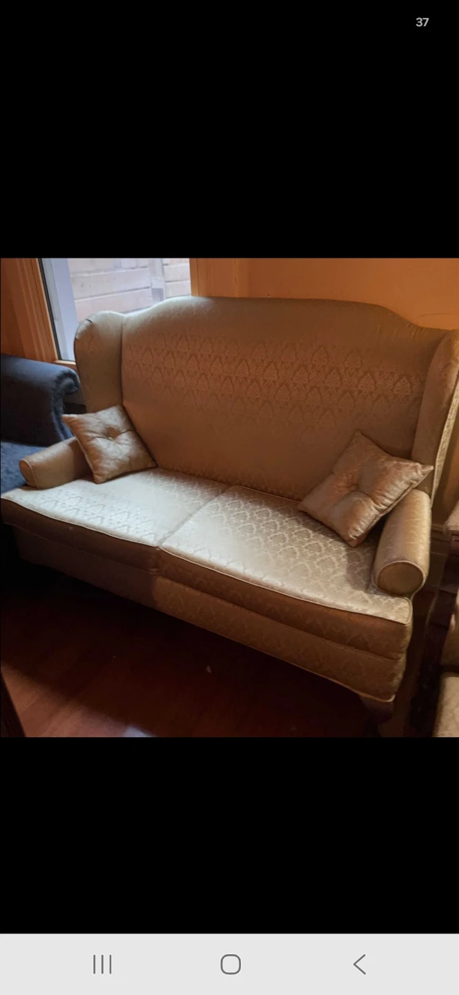 Traditional Beige Damask Loveseat