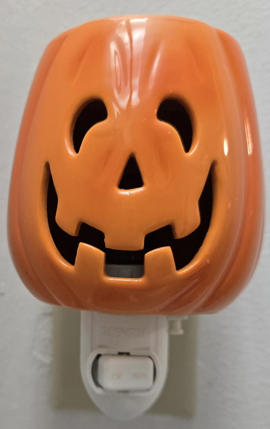 Cut it out mini jack o lantern scentsy warmer - photo 2
