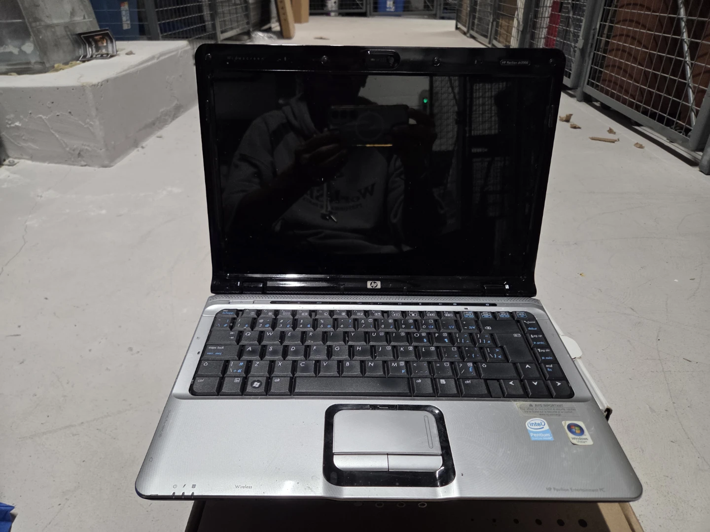 HP Pavilion dv2000 Laptop - photo 2