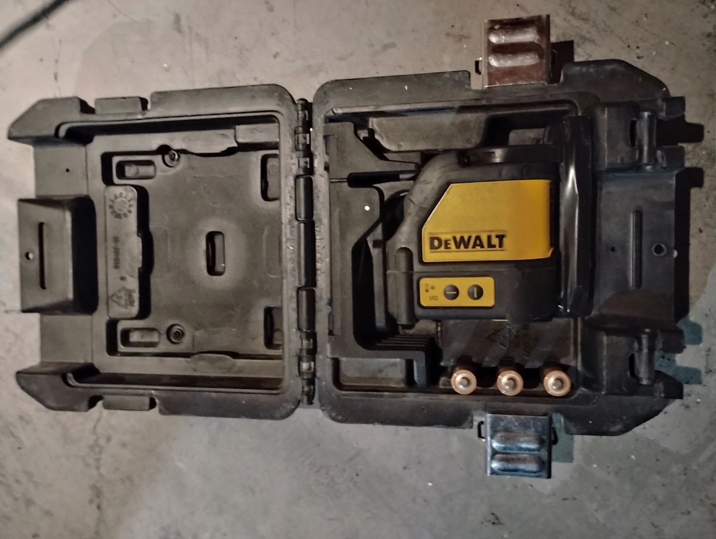 DeWalt DW088K Self-Leveling Cross Line Laser - photo 2