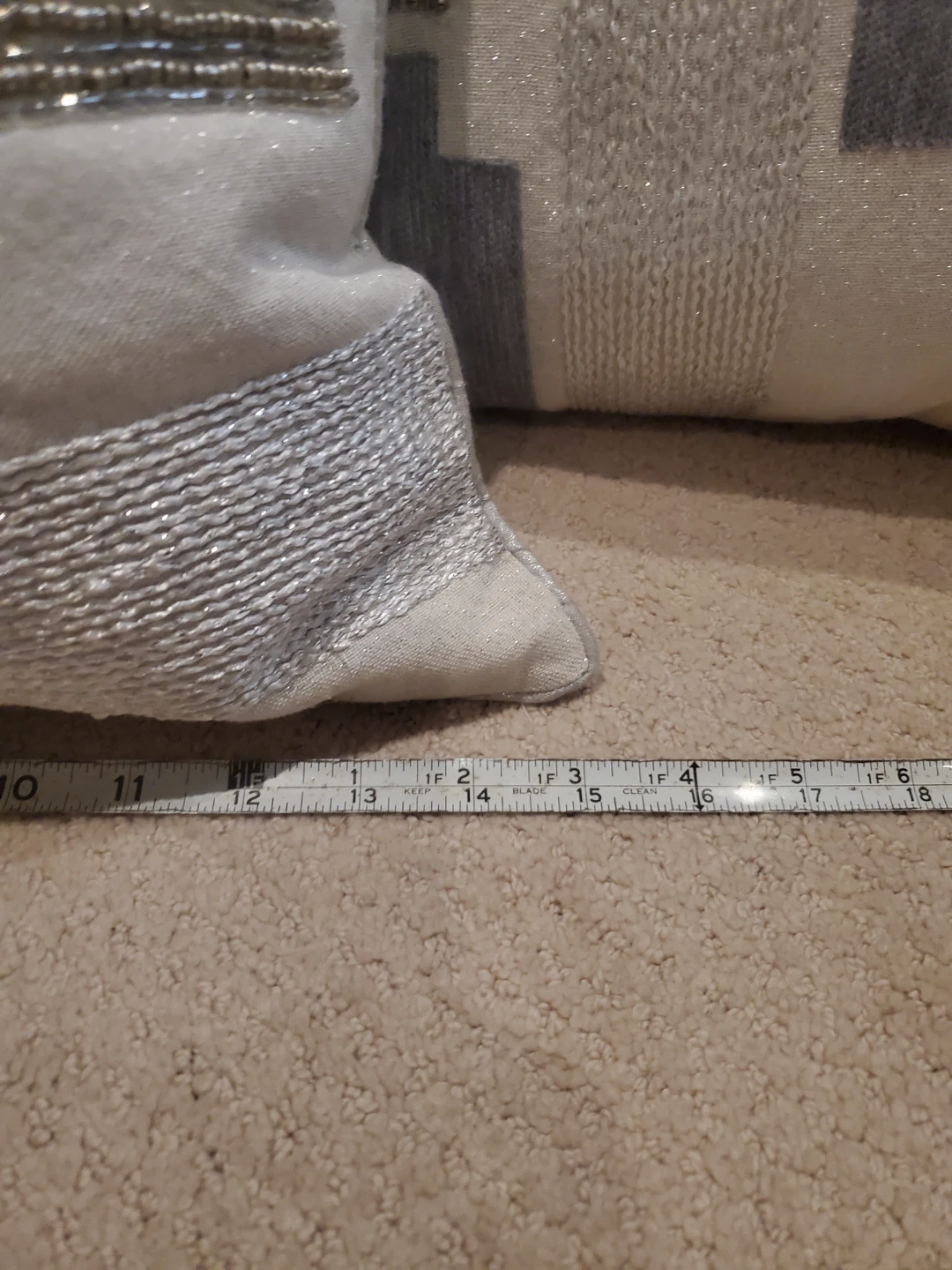 Set of two decorative throw pillows - photo 5