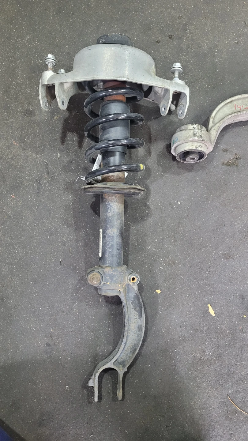 Audi Q5 Suspension Strut and Control Arm