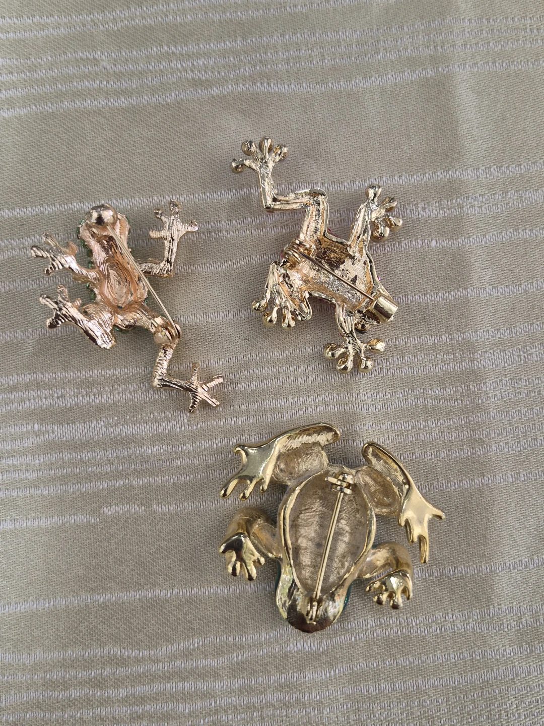Beautiful 1 1/2"  - 2" Frog Fashion Broochs - photo 5