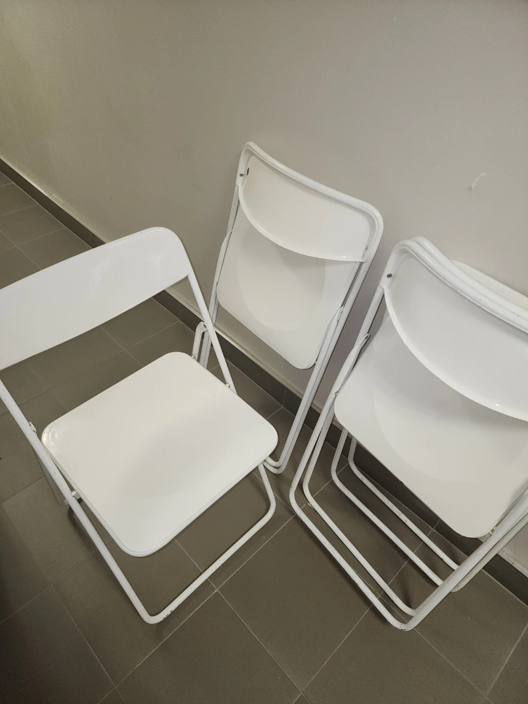 Set of 4 White Metal Folding Chairs