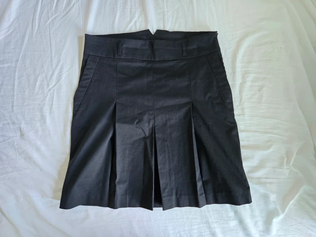 Beautiful Zara Basic Black Mini Skirt with Pockets - Size M