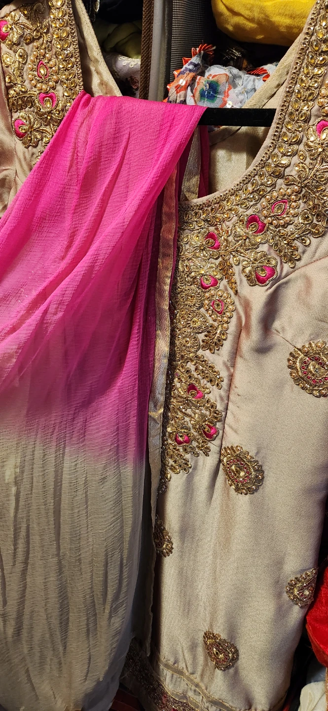 Gold and Pink Embroidered salwar suit - photo 3
