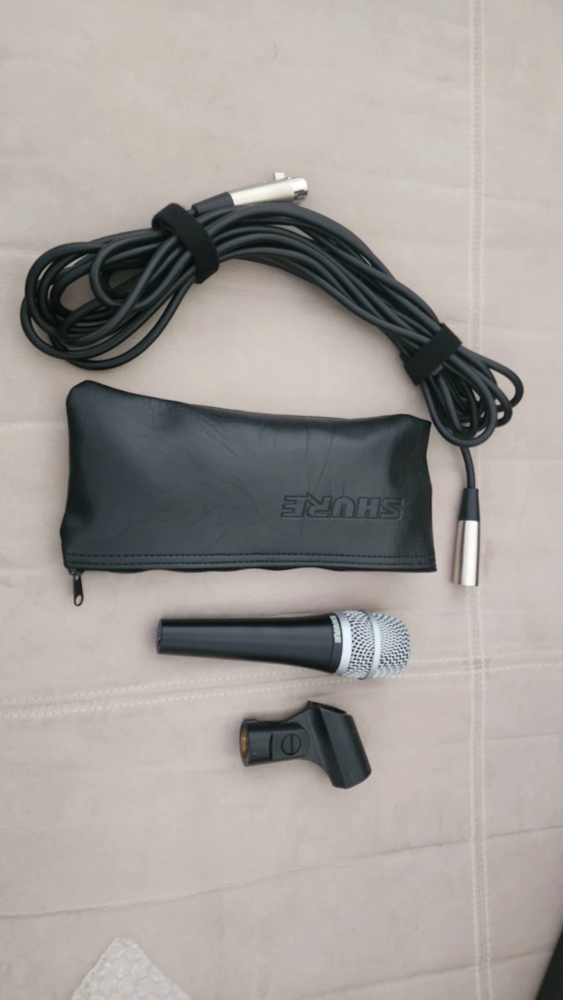 Shure Microphone with Cable and Pouch