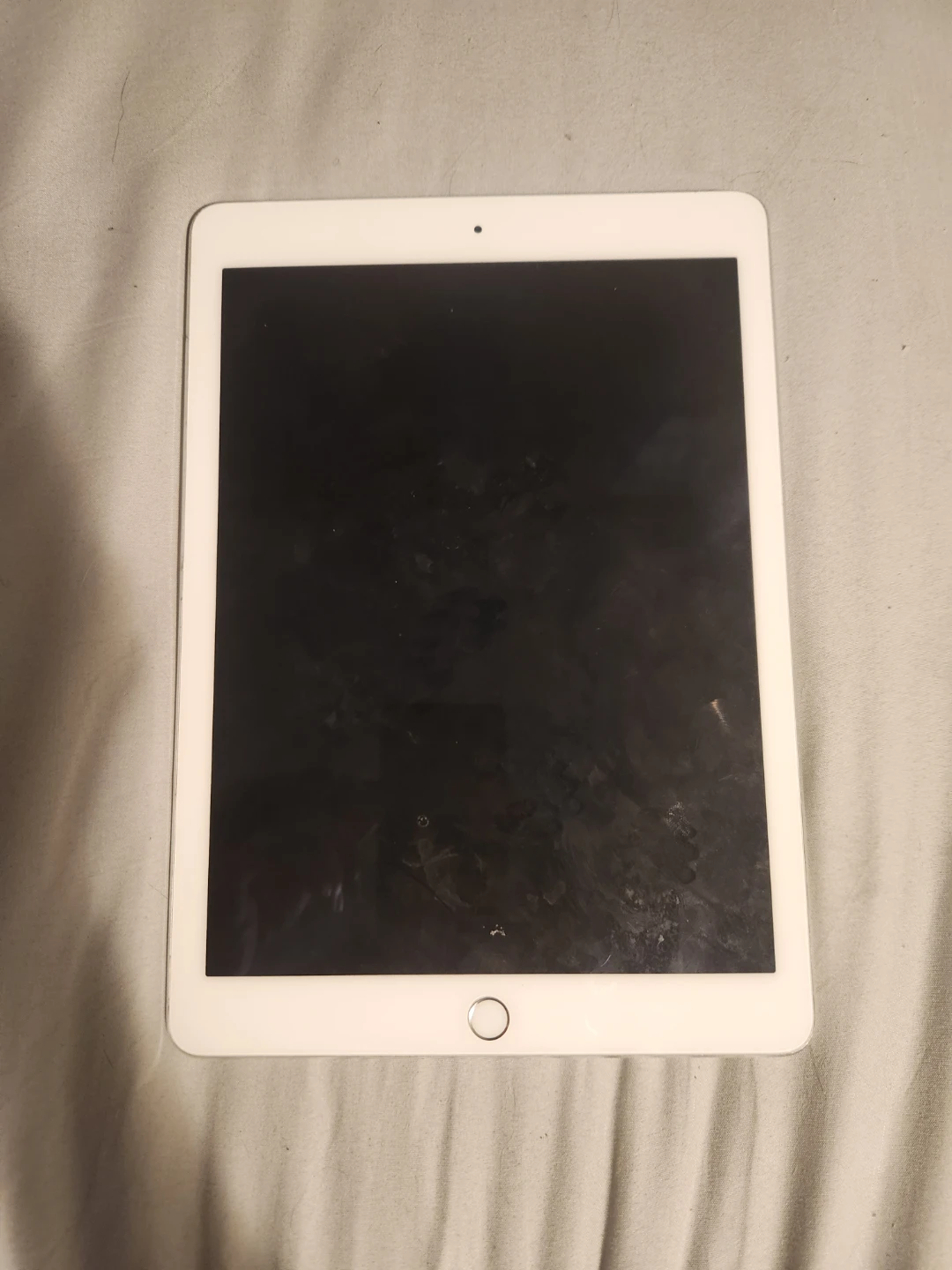 Apple iPad with white bezel new