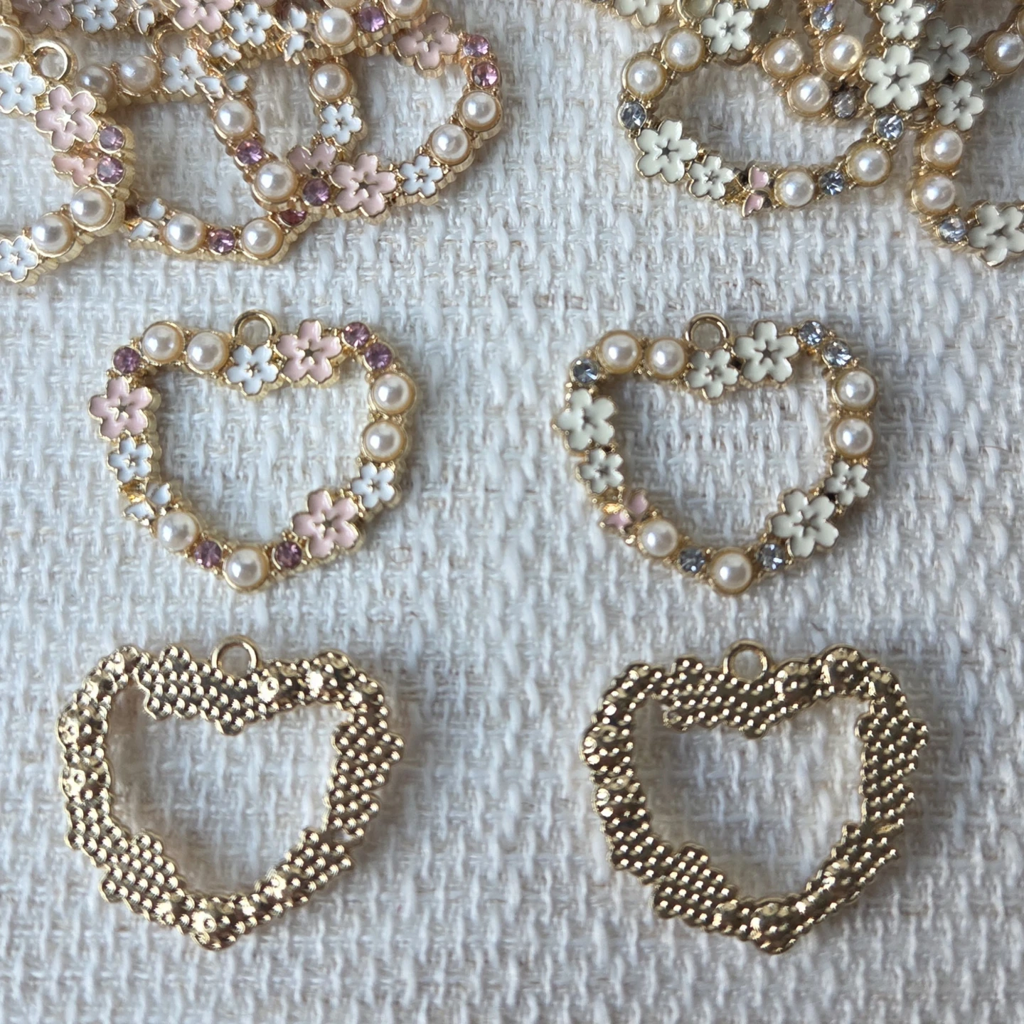 Heart-shaped charms, 140 pieces total
