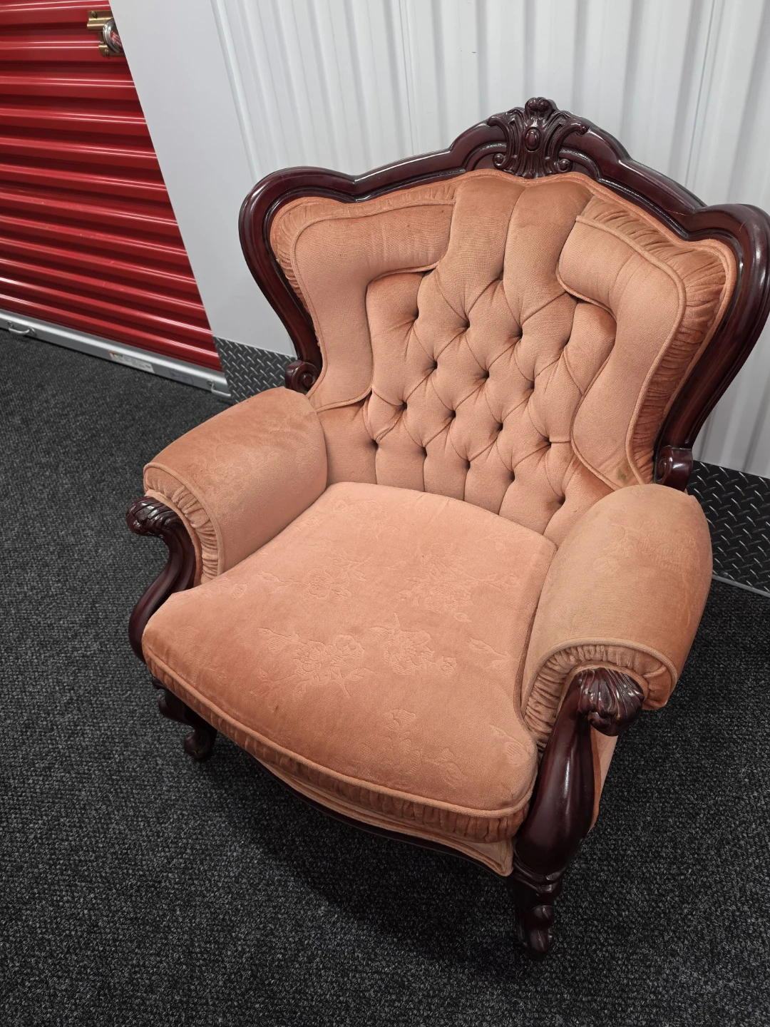 Vintage Tufted Armchair in Peach Velvet - photo 3
