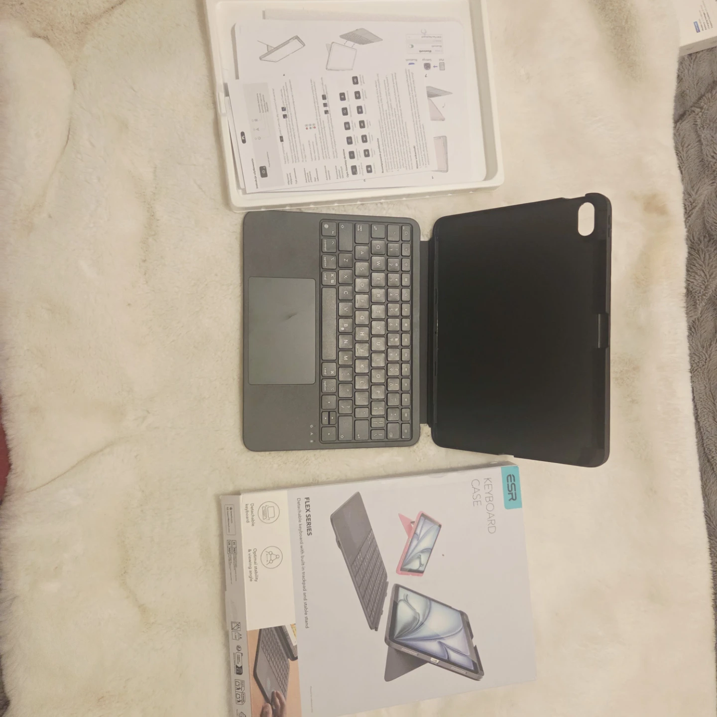 ESR Flex Series Keyboard Case for iPad