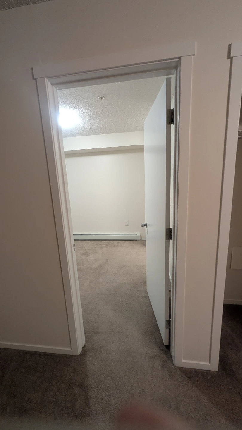 Rent 2bhk+ Den - photo 2