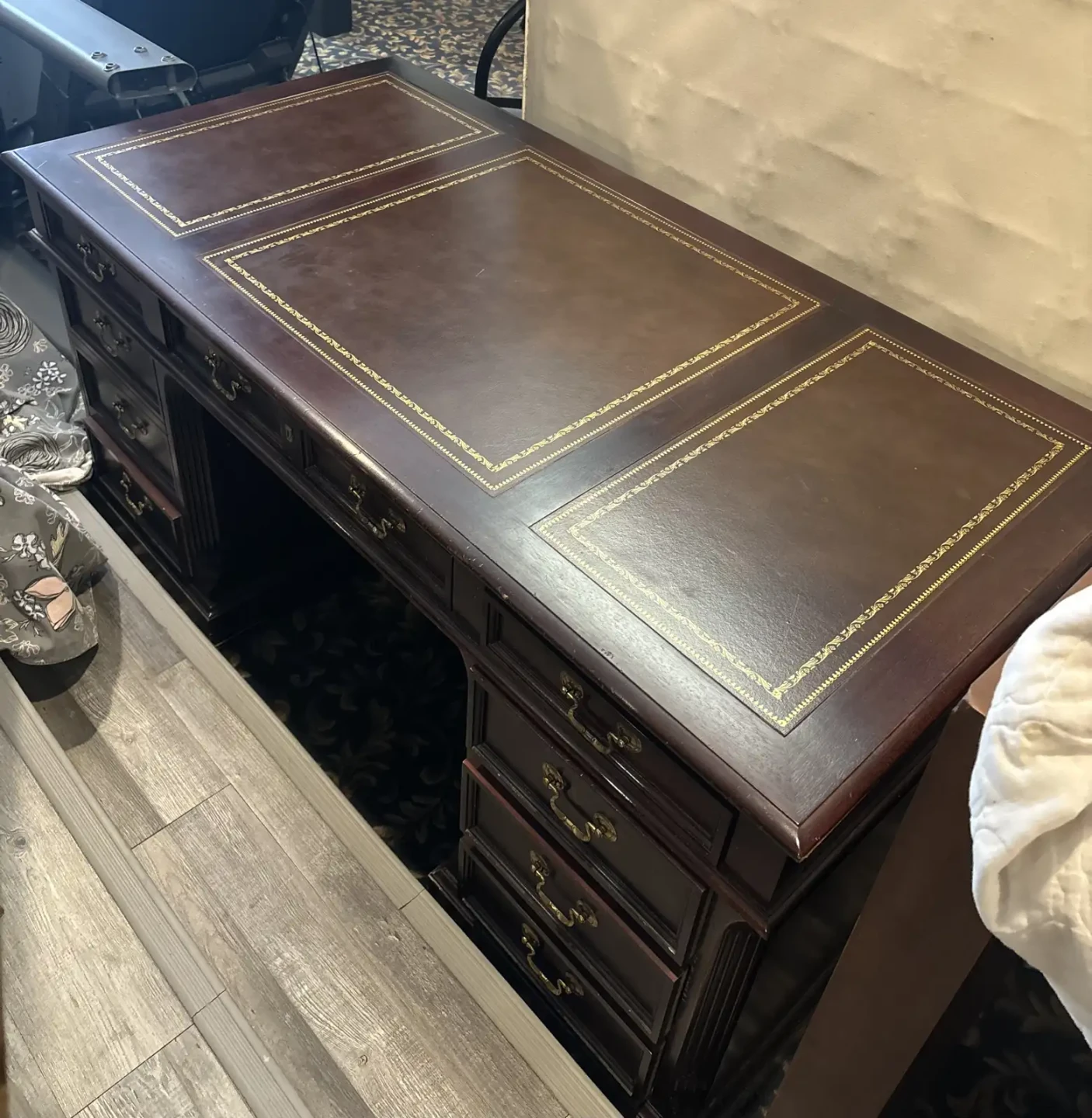 Traditional Walnut Desk with Leather Inlay Design