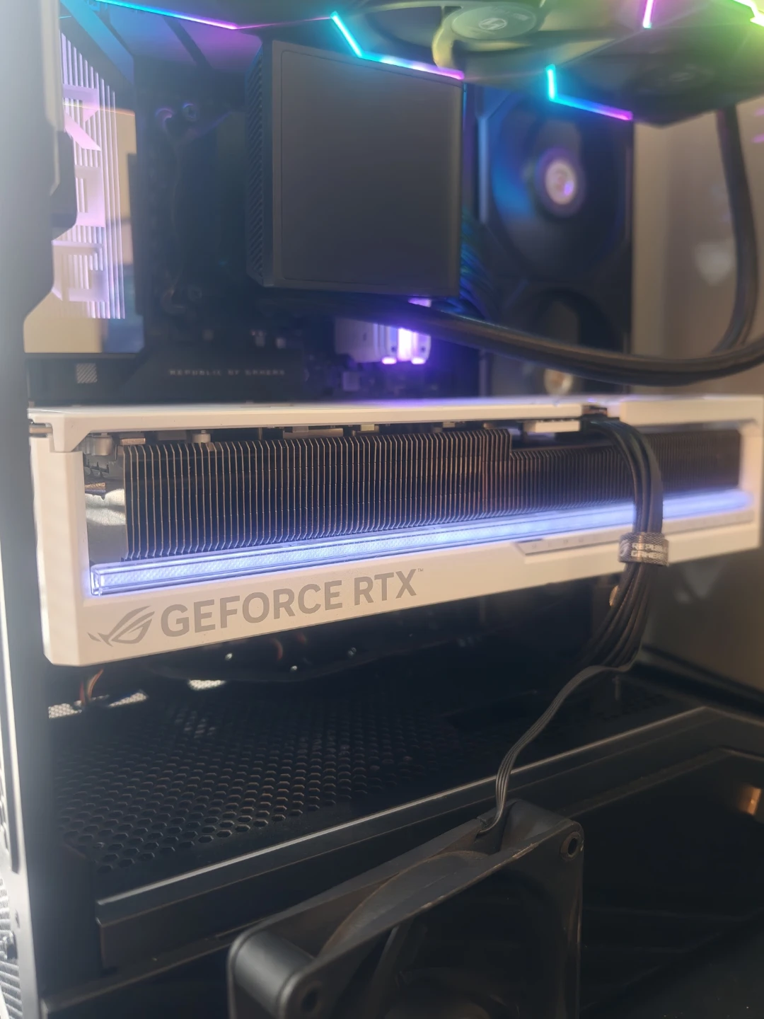 ASUS ROG Astral GeForce RTX 5080 OC Edition - photo 2