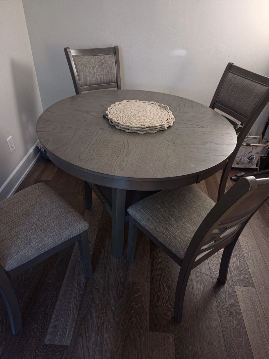 Round dining table and 4 chairs - photo 5