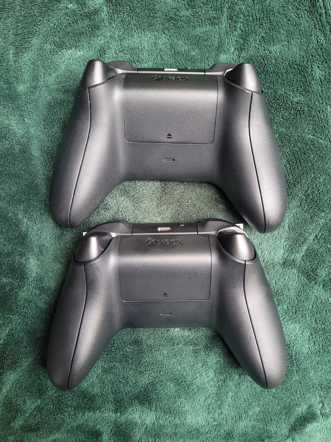 Two Xbox Wireless Controllers - photo 2