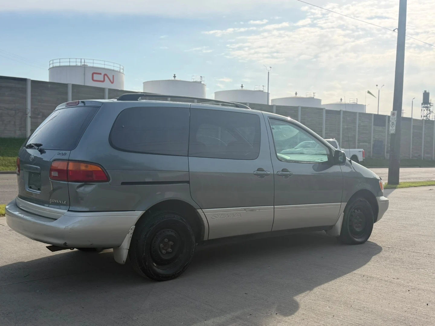 2000 TOYOTA SIENNA LE