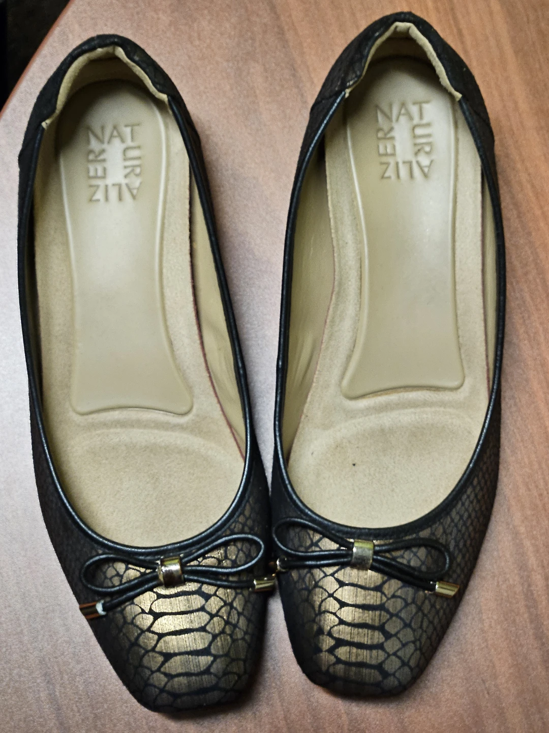 Naturalizer leather flats