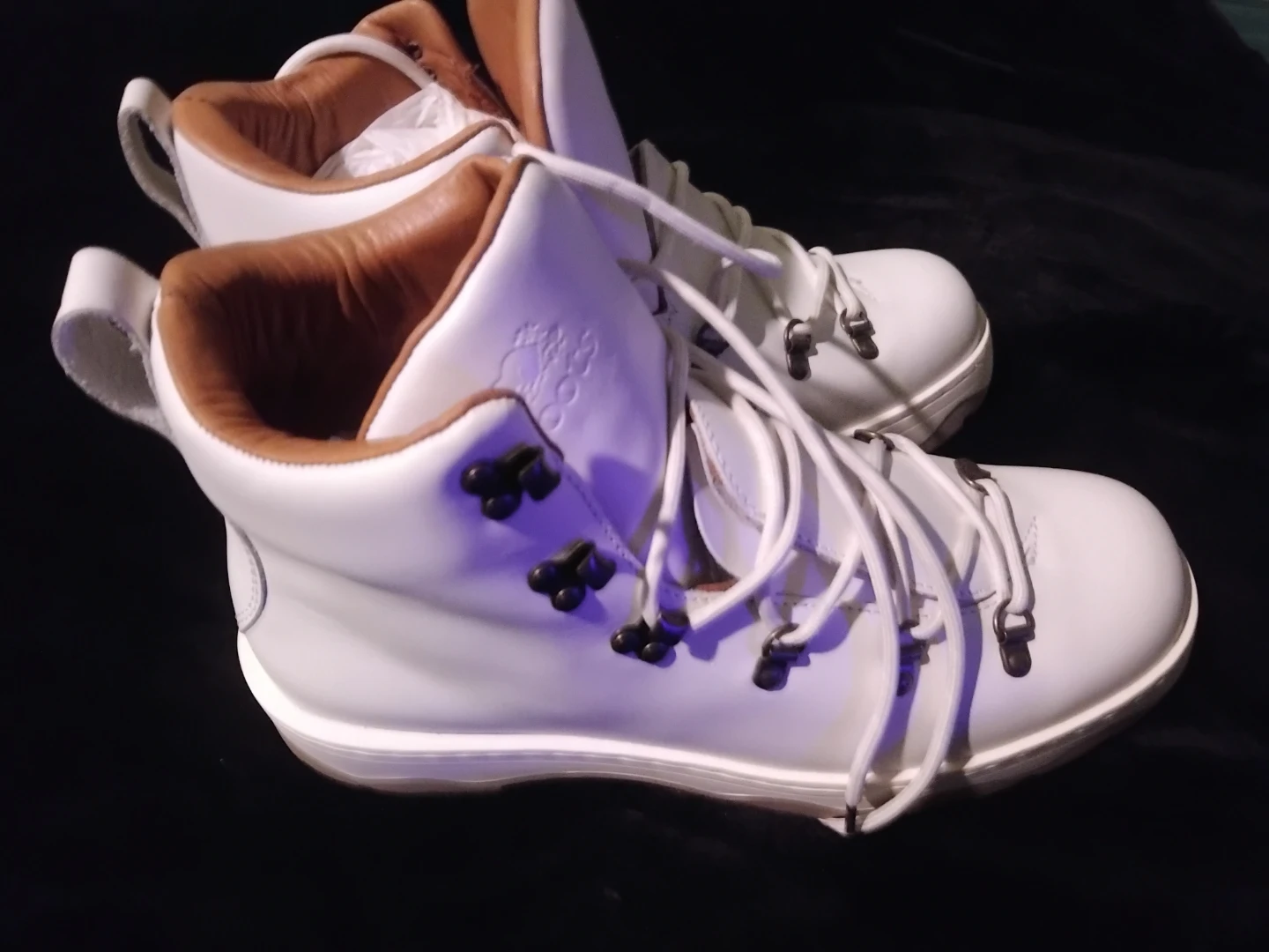 Roots Nordic Boots White Size 11M/13W