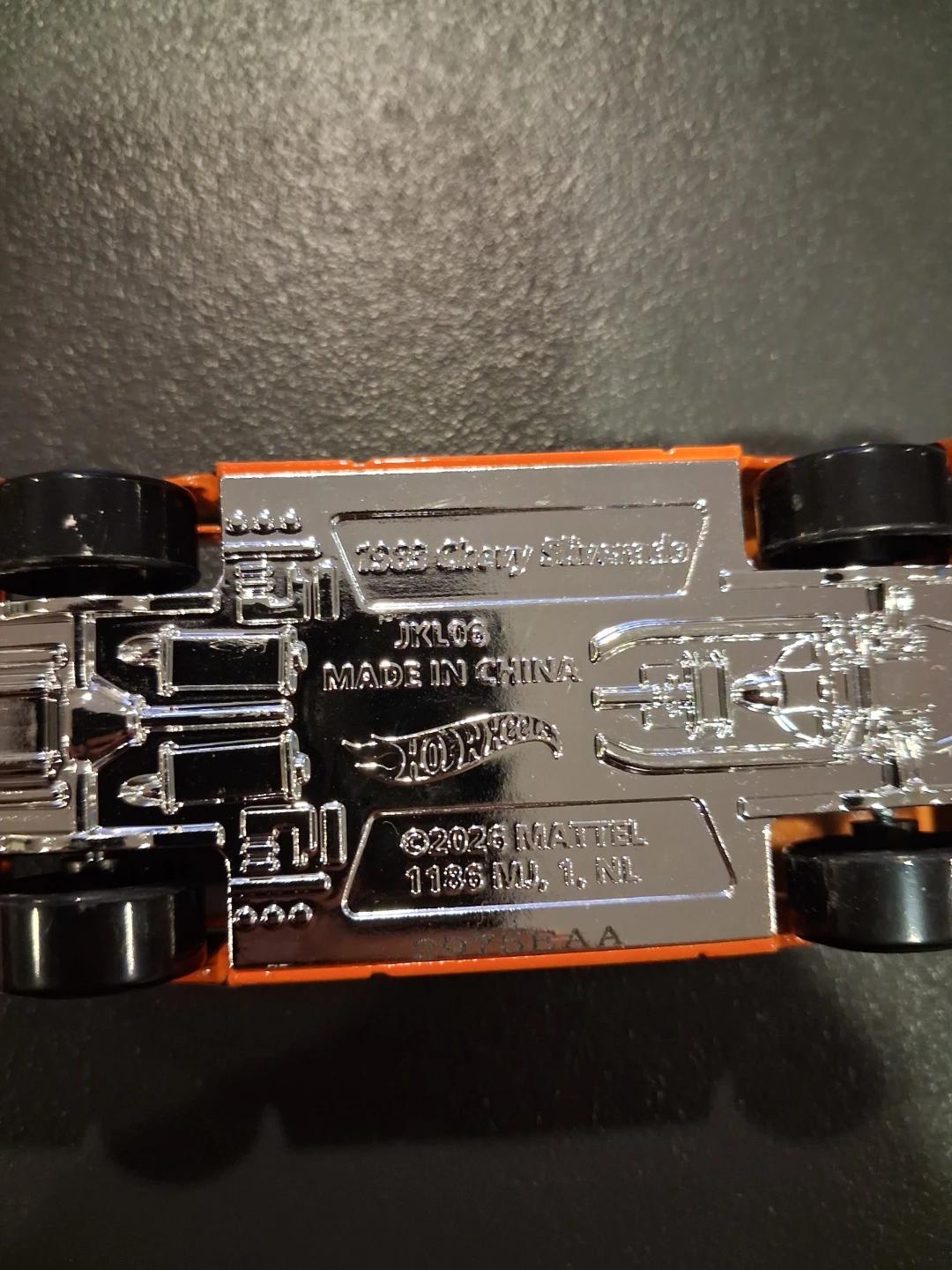1/32 Hot Wheels 1983 Chevy Silverado Orange Flame - photo 2