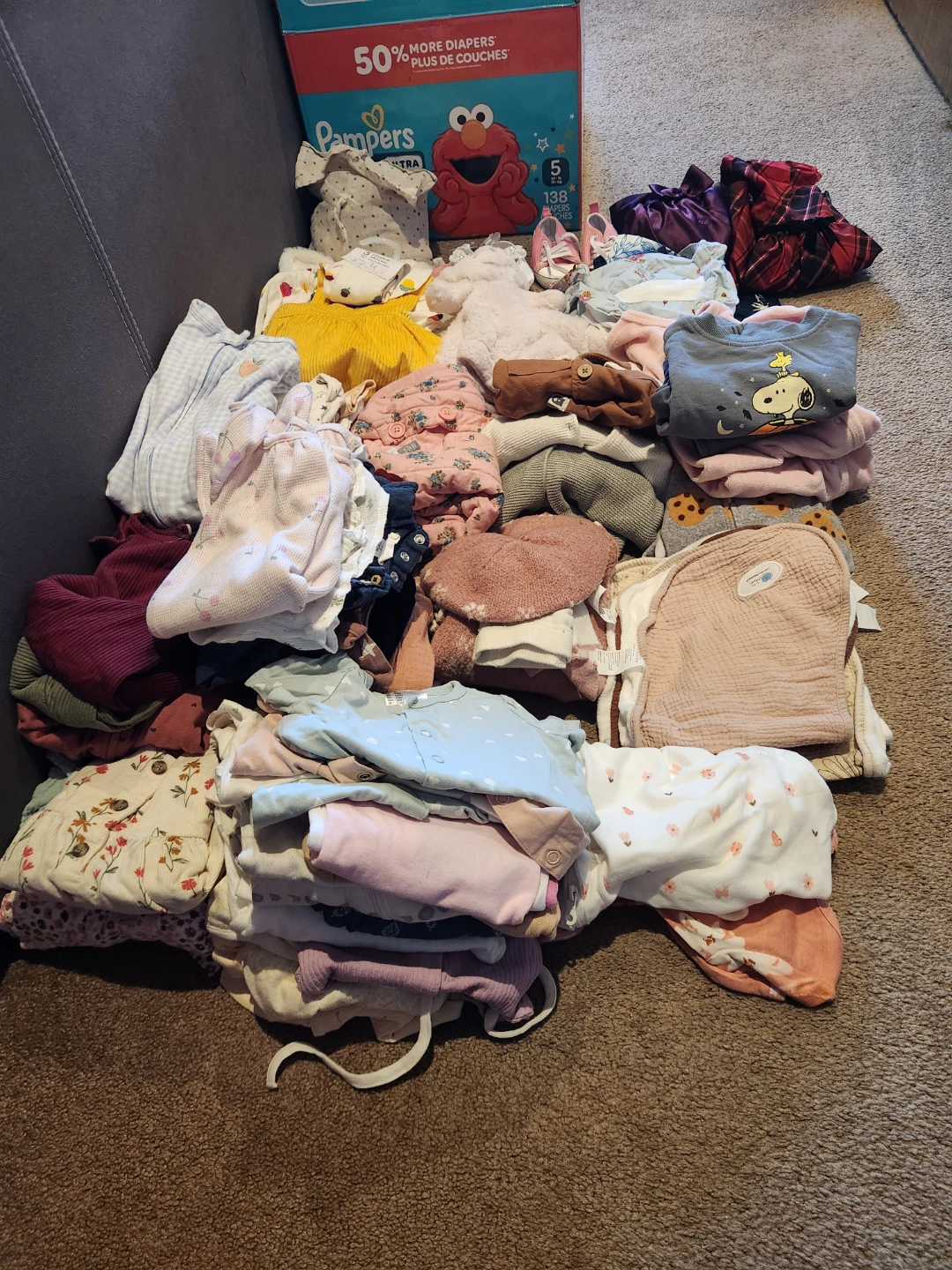 Bundle of baby girl clothes and accessories 0-18