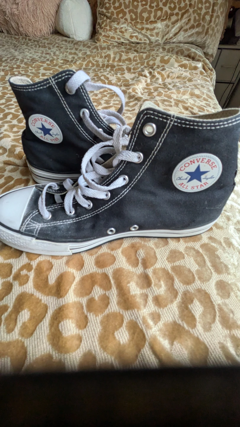 Converse Chuck Taylor All Star High Tops (Sold as Is) Size 7