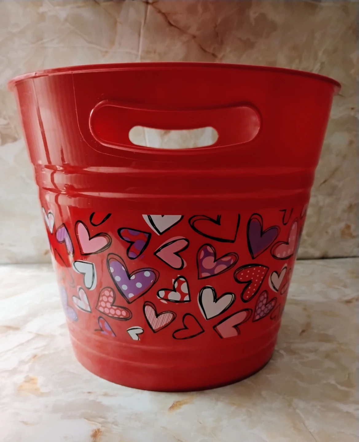 RED HEART-THEMED PLASTIC BUCKETS - photo 2