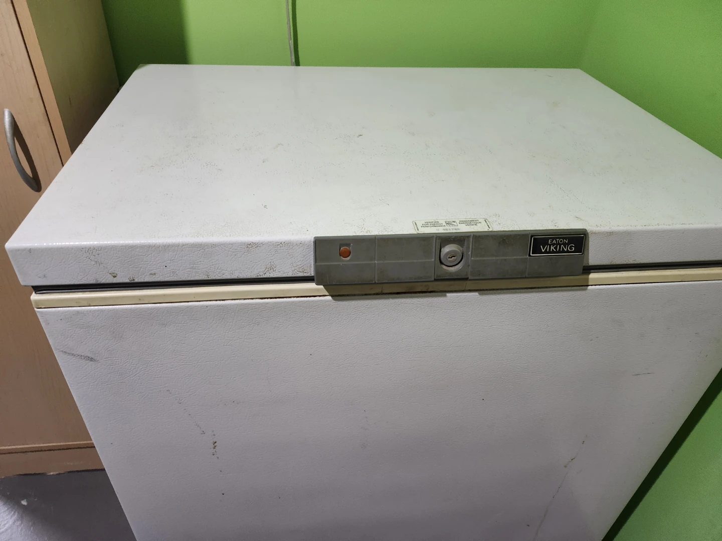 Eaton Viking Vintage Chest Freezer – Great Working Condition - photo 2