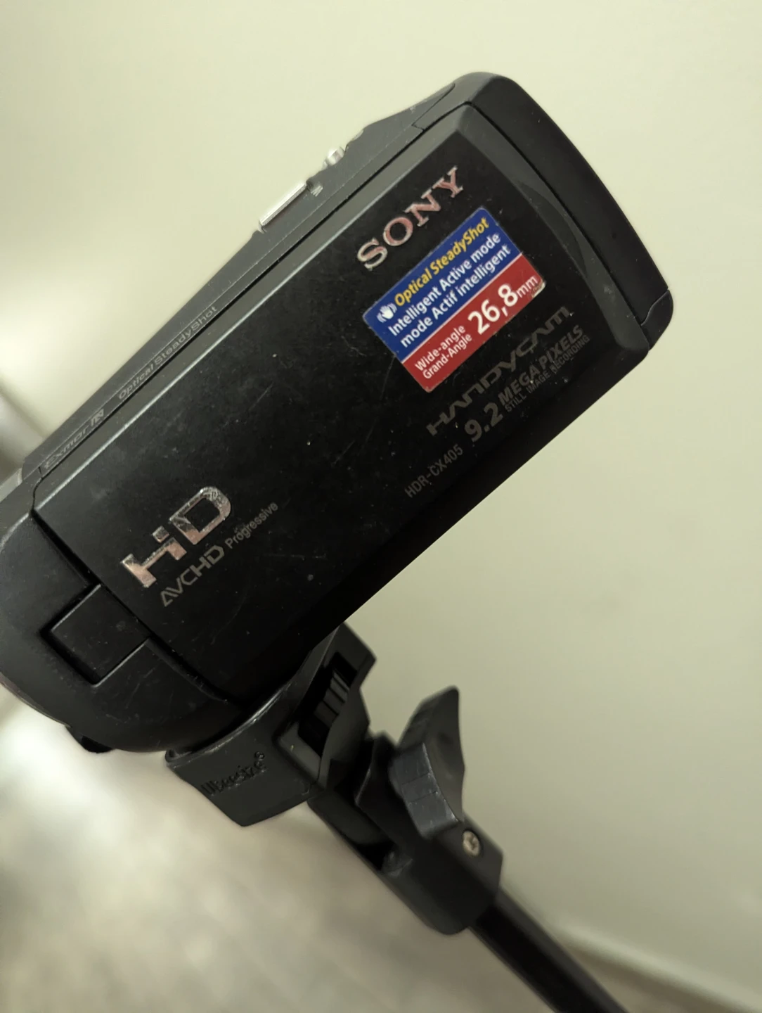 Sony HDR-CX405 Handycam with Tripod