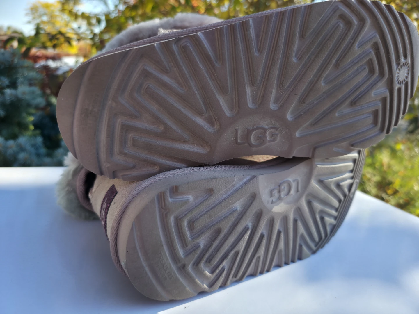 UGG Kids Boots Size 3 - photo 2