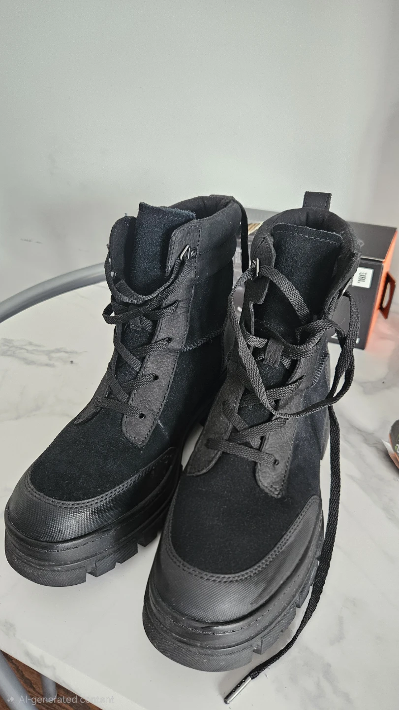 UGG Ashton Weatherized Lace Up Boot for Women - Size 9