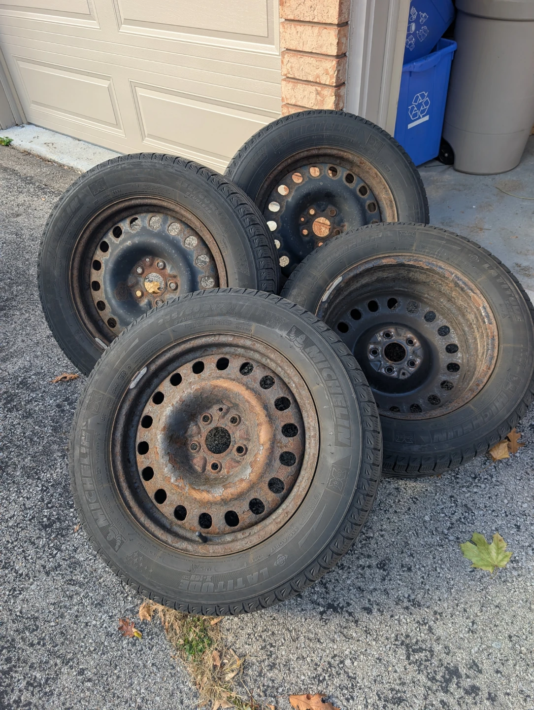 Set of 4 Michelin Latitude X-Ice Tires 235/60R17