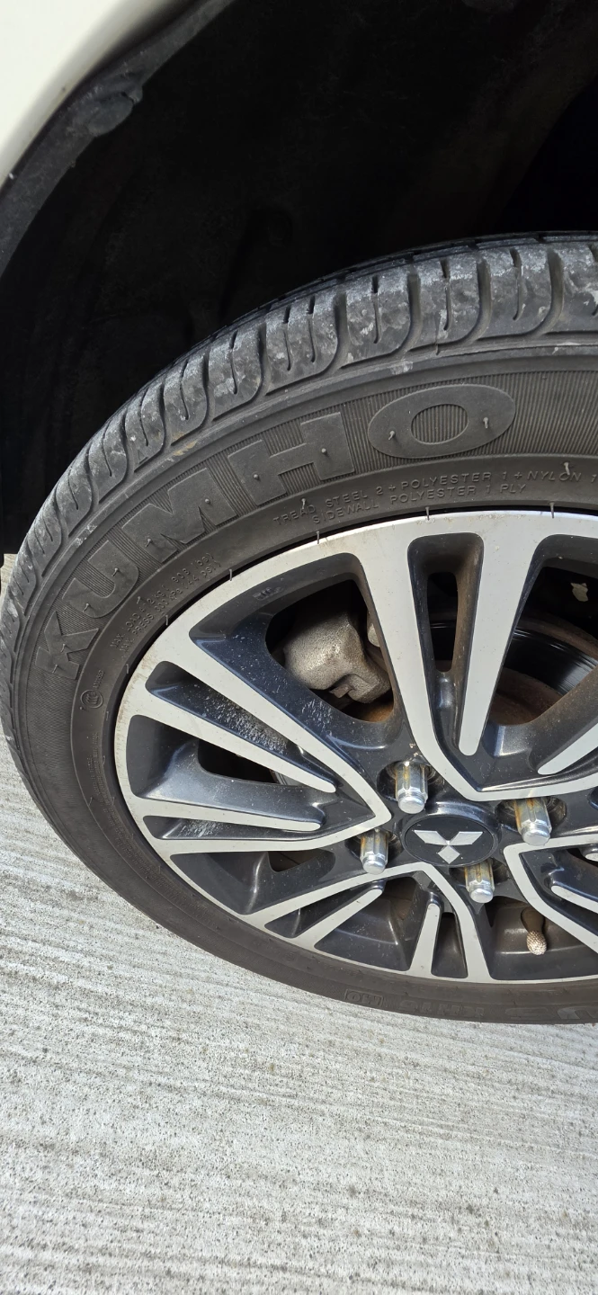 Set 4 Continental 175 55 R15 like new tires less than 70k km - photo 2