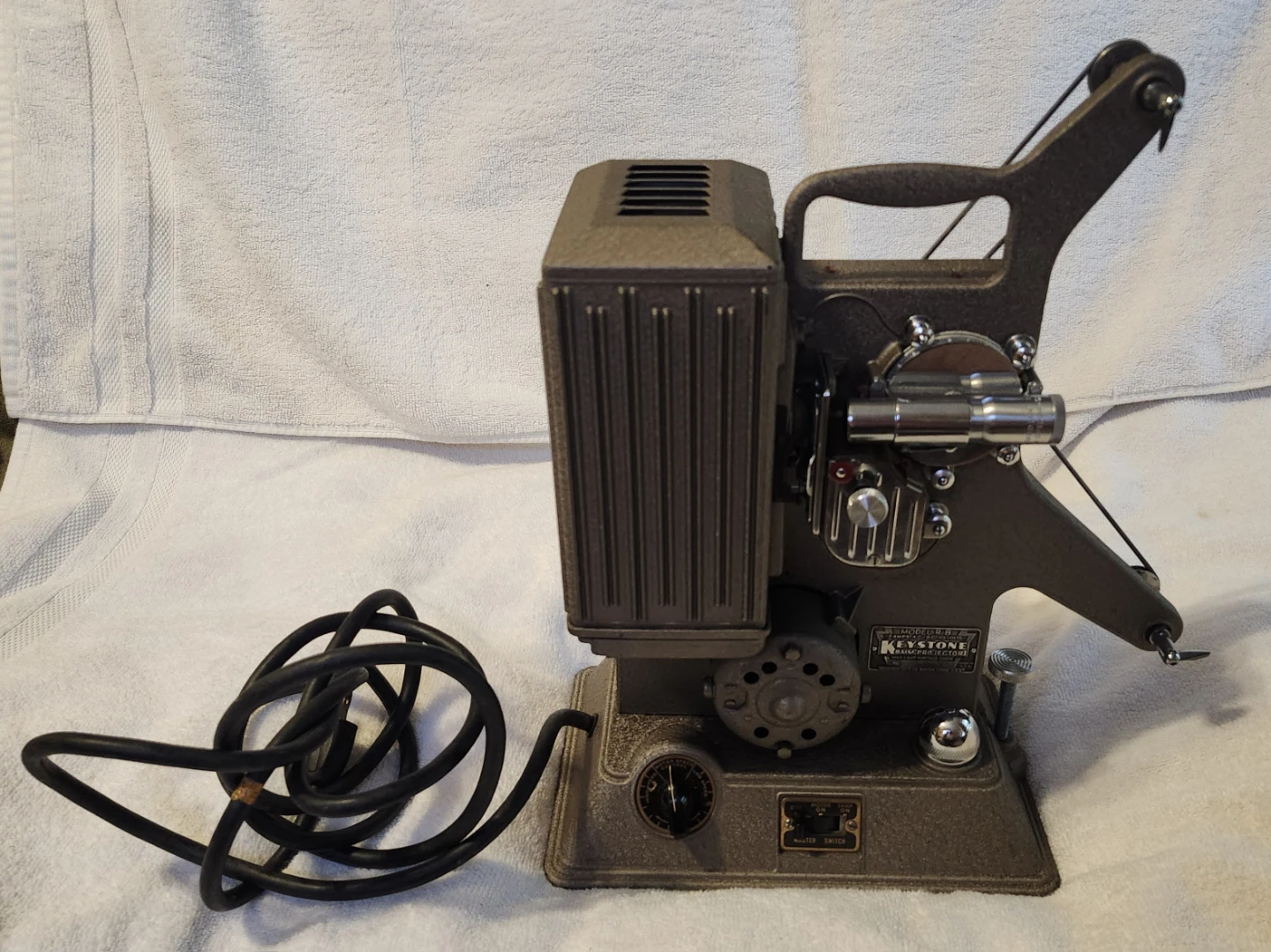 Keystone 8mm Projector Model R-8 with 3 used reels -  Pre-owned - photo 2