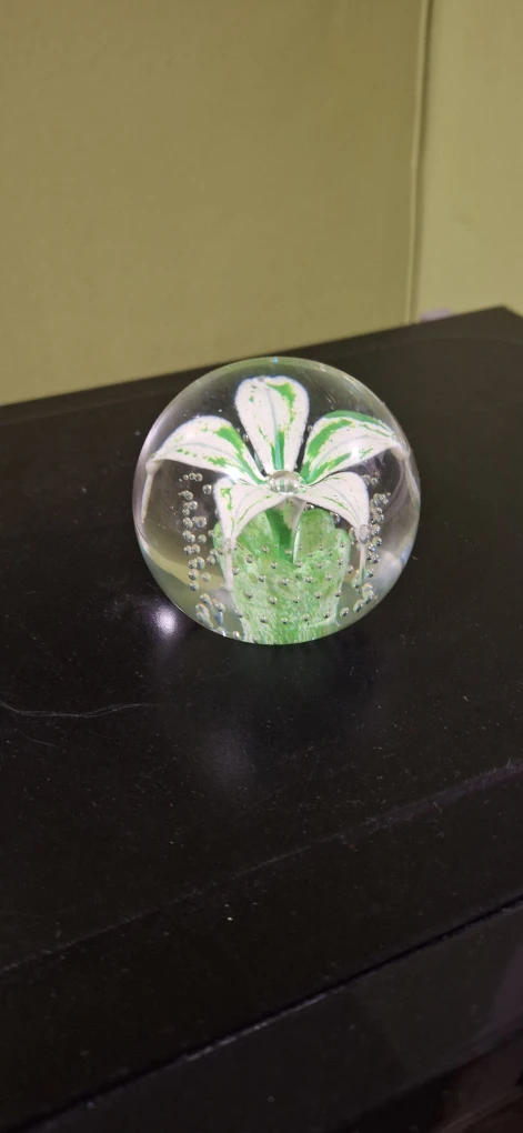 Glass Flower Paperweight - photo 2