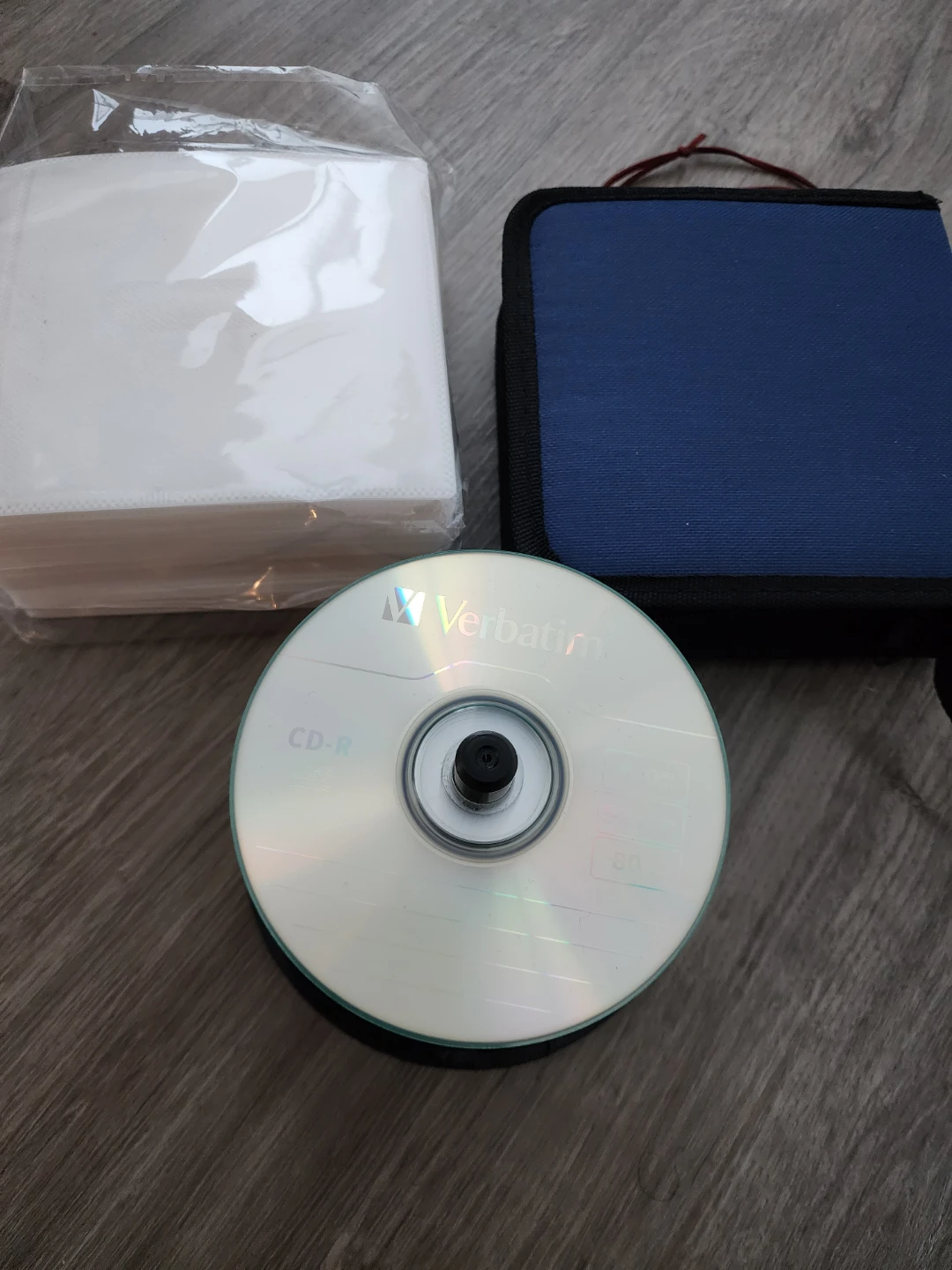 Verbatim CD-R Discs with Carrying Case (moving))