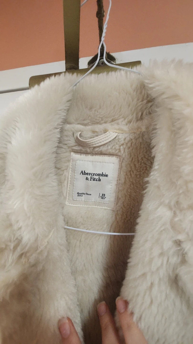 Abercrombie & Fitch Cream Faux Shearling Jacket - photo 2