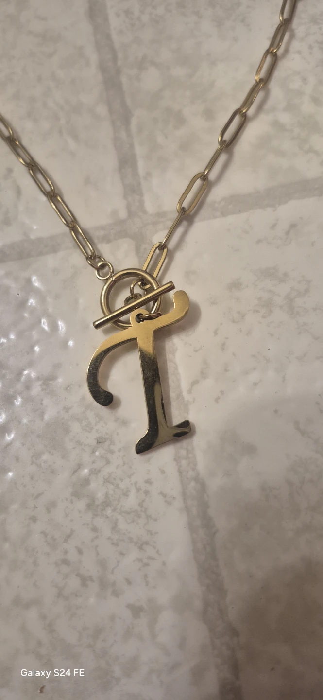 Stainless steel  never tarnish  or turn your fingers  color