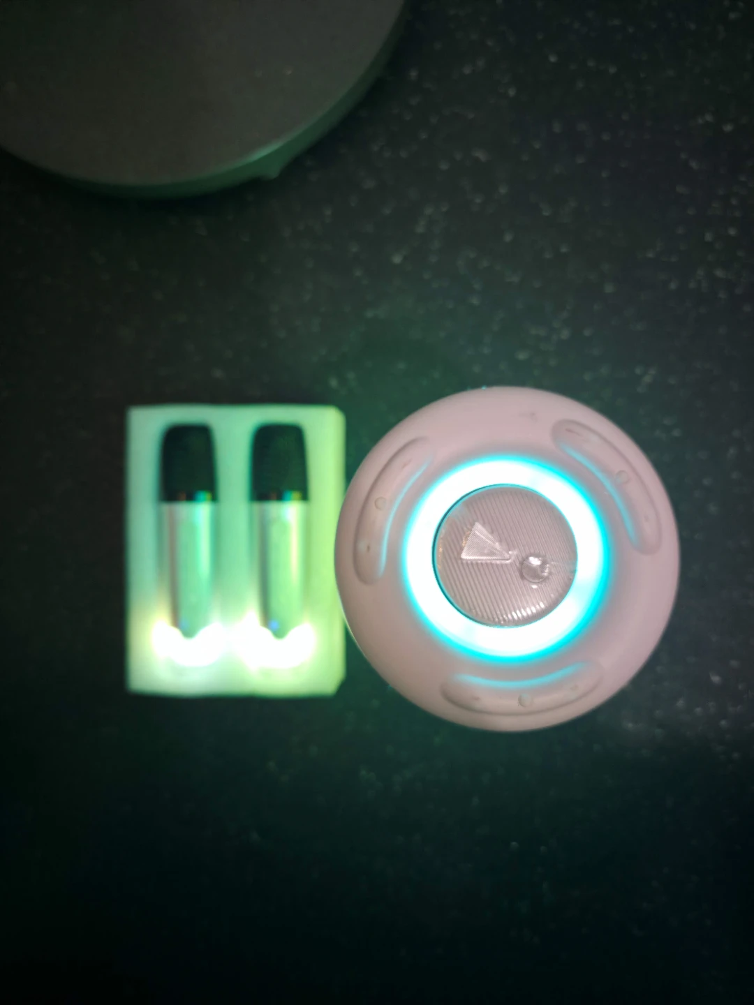 Pulse7 Bluetooth Karaoke Speaker with 2 Microphones (White) - photo 4