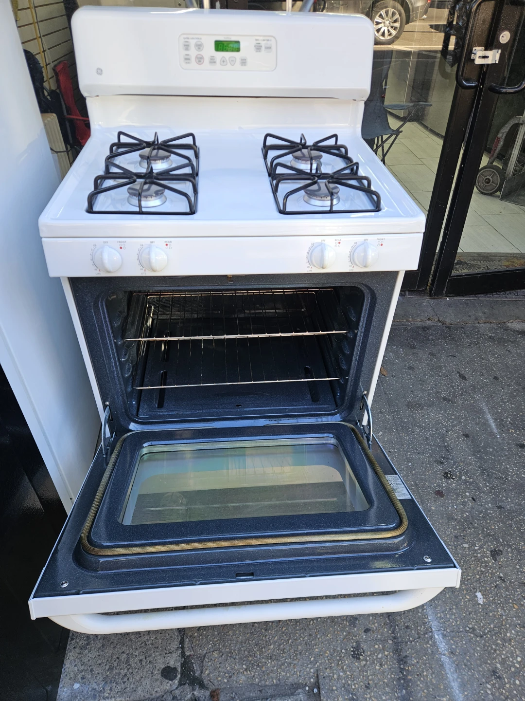 GE White Gas Range - photo 3