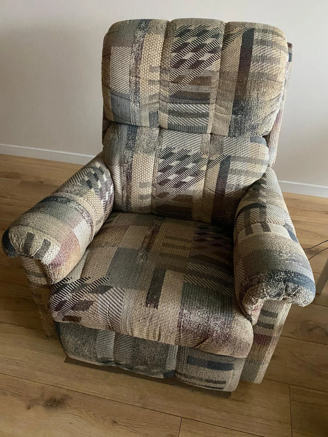 Patterned Reclining Armchair - photo 5