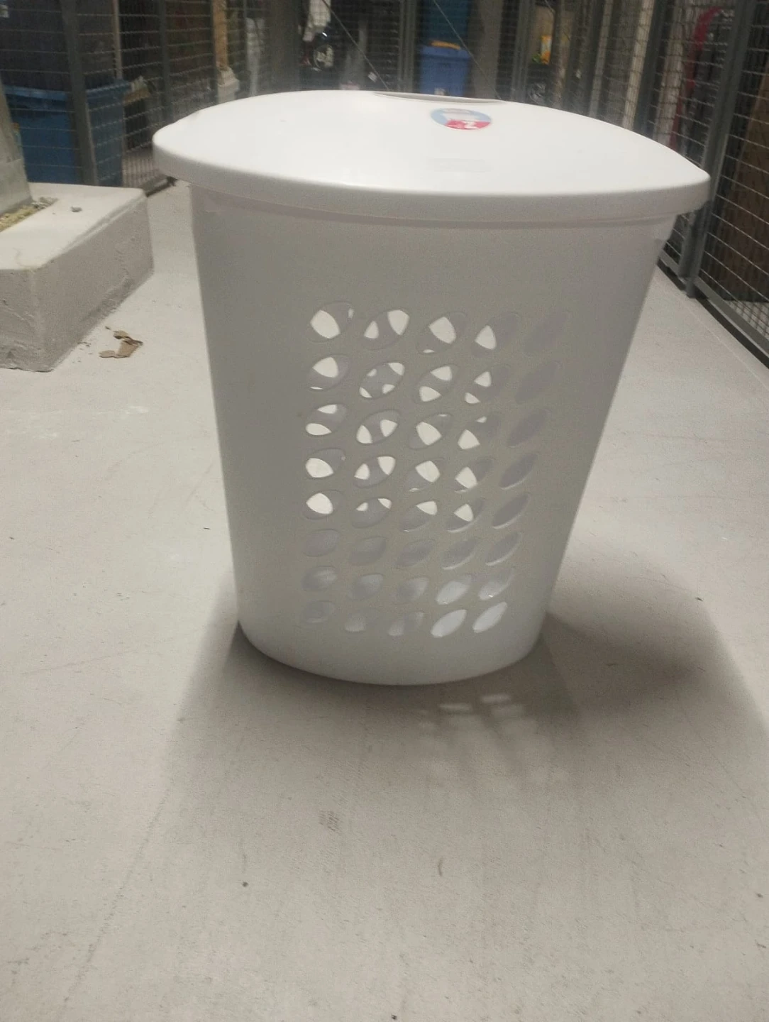 Sterilite White Plastic Laundry Hamper - photo 3