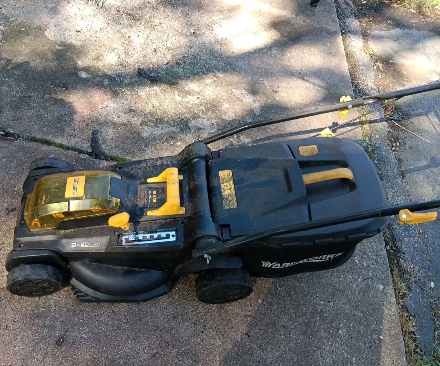 Yardworks 18-inch 2x20V Li-Ion Lawn Mower - photo 2