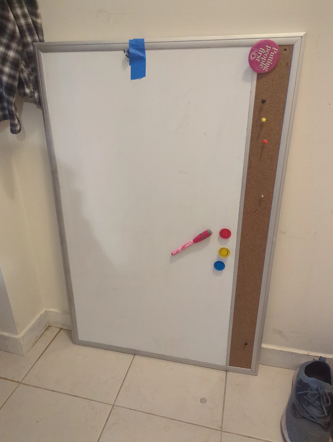 Combination Whiteboard and Corkboard
