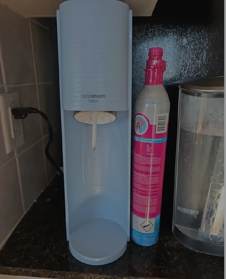 SodaStream + Cylinder + 2 Soda stream bottles