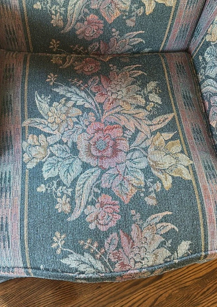Vintage Roxton Wingback Armchair | TOMORROW PICKUP ONLY - photo 5
