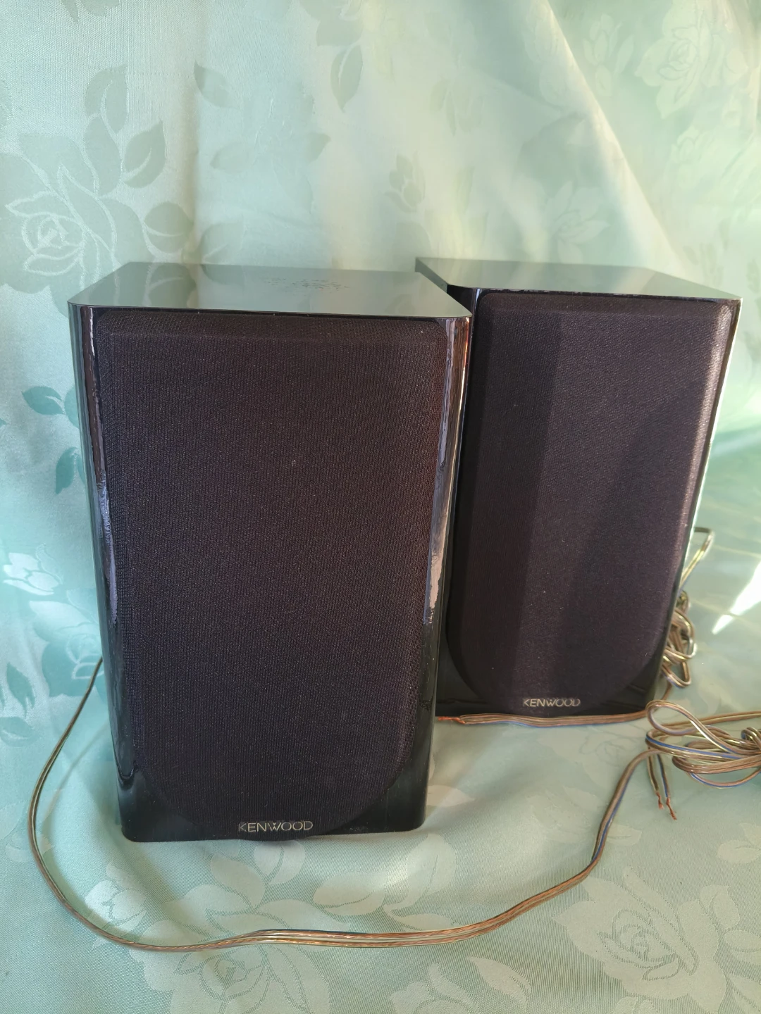 Pair of Kenwood Speakers - photo 2