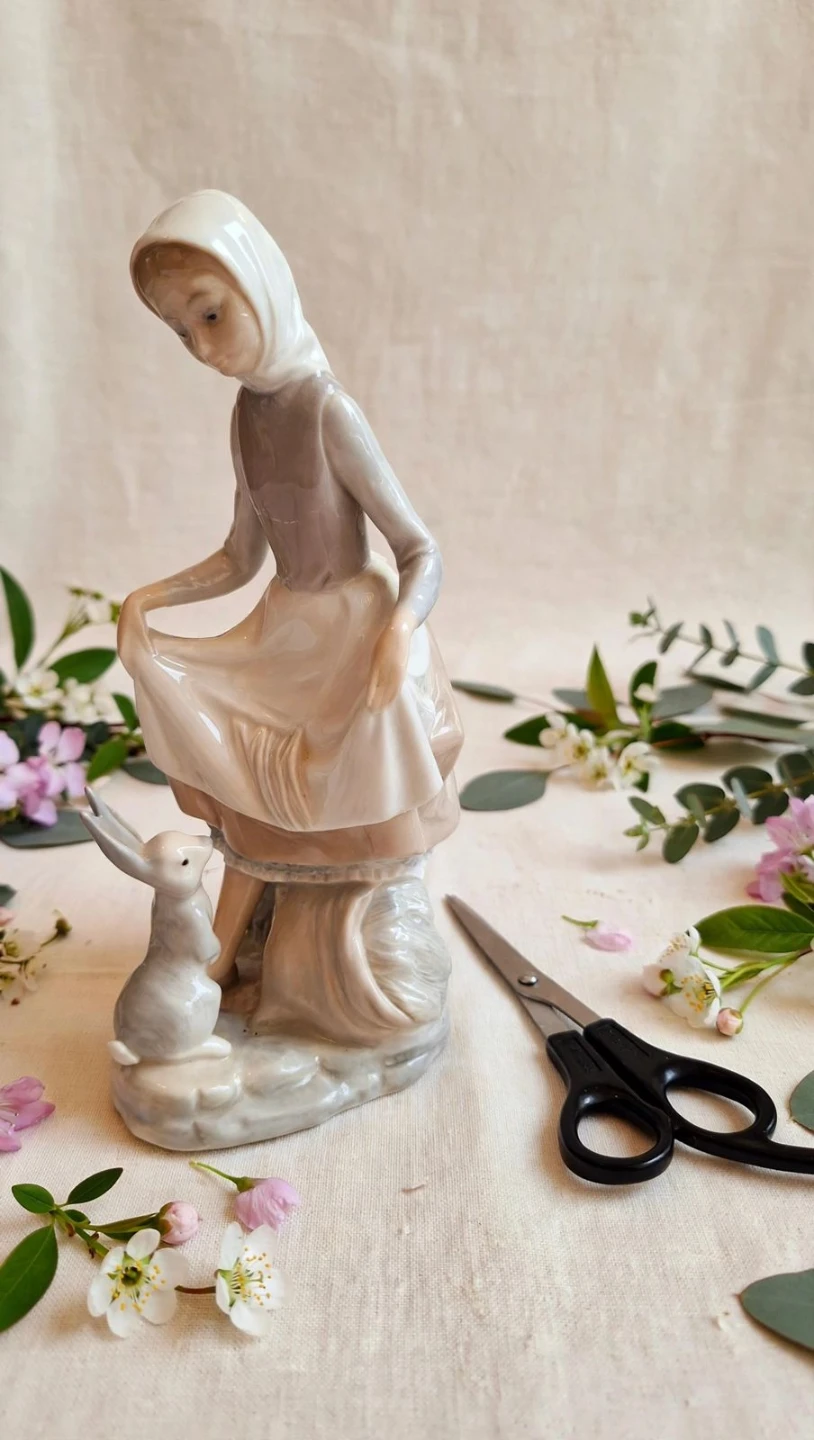 Lladro Rabbit's Food Figurine No. 4826 - photo 2